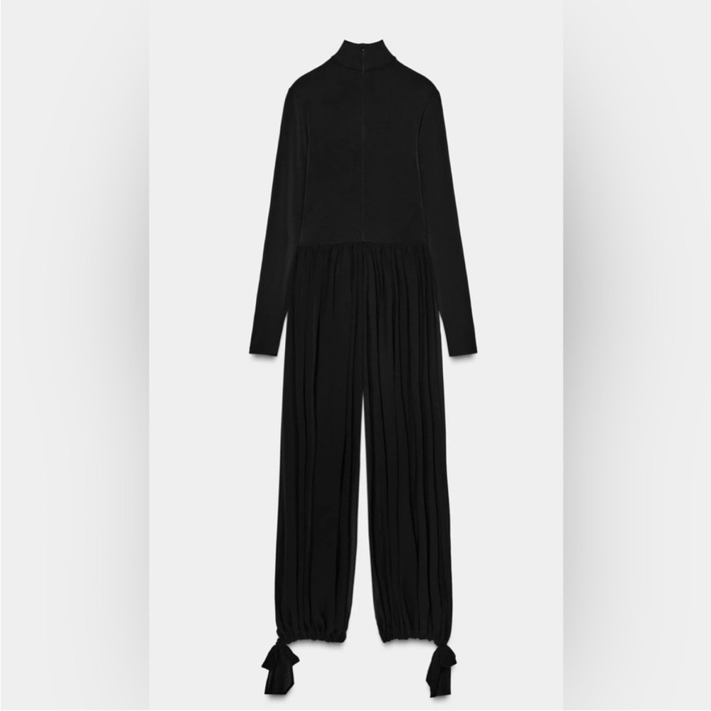 TREND NEW ZARA VOLUME JUMPSUIT
🚨FIRM PRICE NO DISCOUNT ON THIS JUMPSUIT - Picture 15 of 17